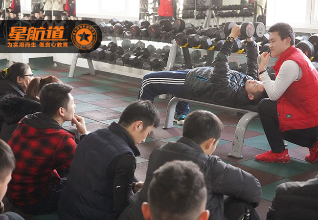 如何能够考取中国健美协会健身教练证书？